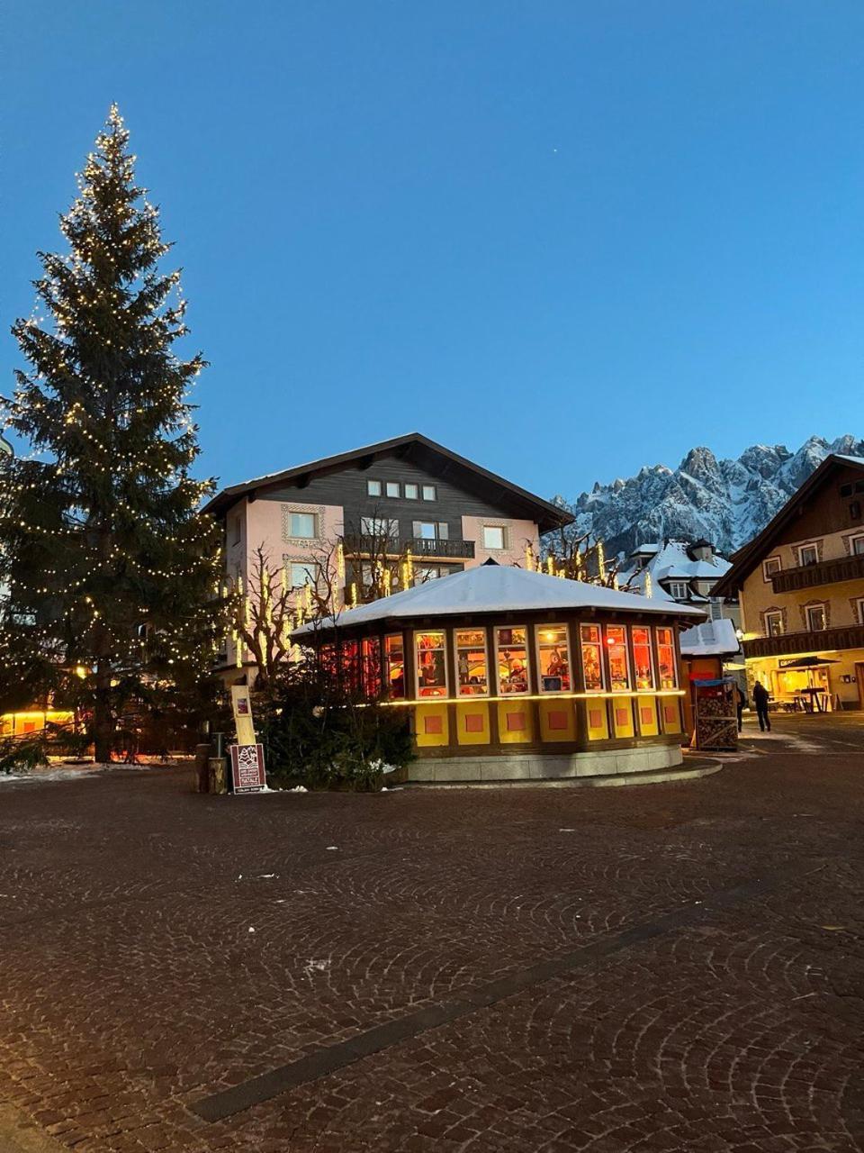 Stroblhof Toblach-ดอบบีอาโก ภายนอก รูปภาพ